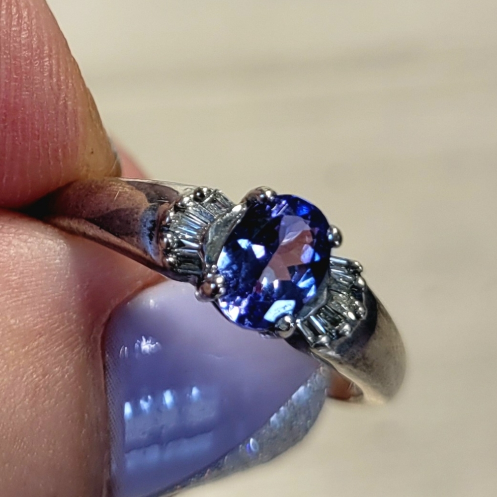 Sterling Silver Tanzanite and Diamond accent ring  Size 7.5